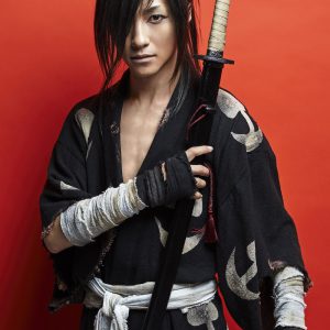 【観劇レポ】鈴木拡樹の五感を“観る”演技に、心奪われる。舞台『どろろ』の見どころを徹底解説 イメージ画像