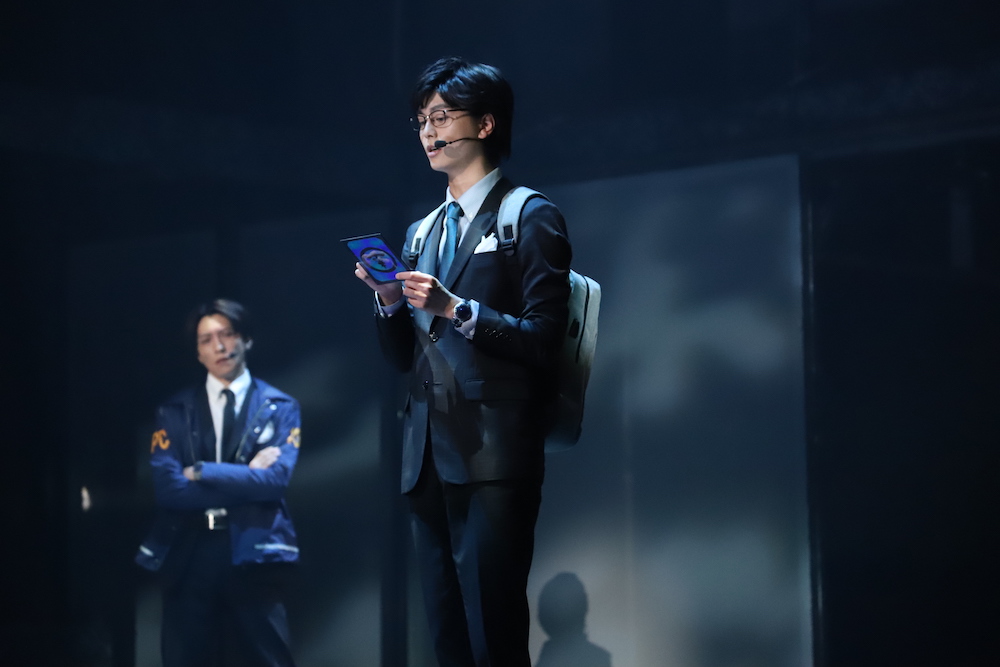 鈴木拡樹主演の舞台『サイコパス』が開幕　AIに支配された世界で「人間らしさ」は必要か イメージ画像
