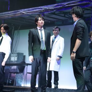 鈴木拡樹主演の舞台『サイコパス』が開幕　AIに支配された世界で「人間らしさ」は必要か イメージ画像