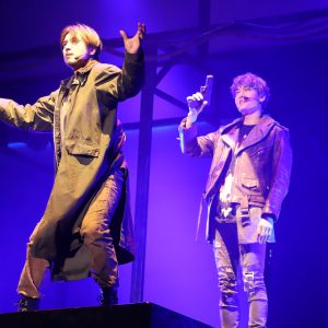 鈴木拡樹主演の舞台『サイコパス』が開幕　AIに支配された世界で「人間らしさ」は必要か イメージ画像