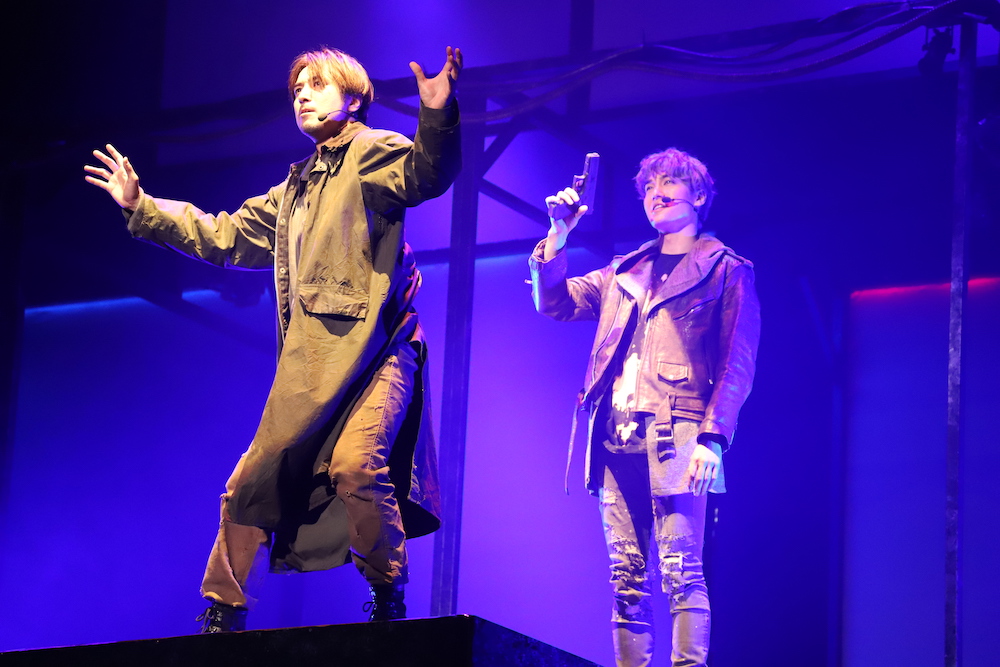 鈴木拡樹主演の舞台『サイコパス』が開幕　AIに支配された世界で「人間らしさ」は必要か イメージ画像