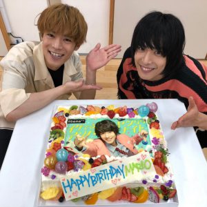 黒羽麻璃央出演のロケバラエティ『イケてるヤツならアソバナイト』最新回、ゲストは小野賢章とNON STYLE イメージ画像