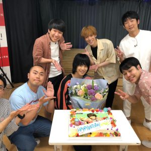 黒羽麻璃央出演のロケバラエティ『イケてるヤツならアソバナイト』最新回、ゲストは小野賢章とNON STYLE イメージ画像