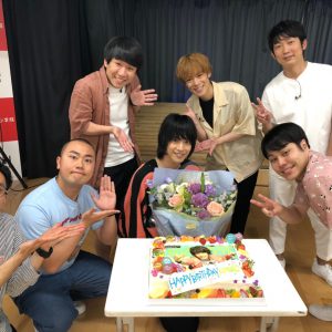 黒羽麻璃央出演のロケバラエティ『イケてるヤツならアソバナイト』最新回、ゲストは小野賢章とNON STYLE イメージ画像