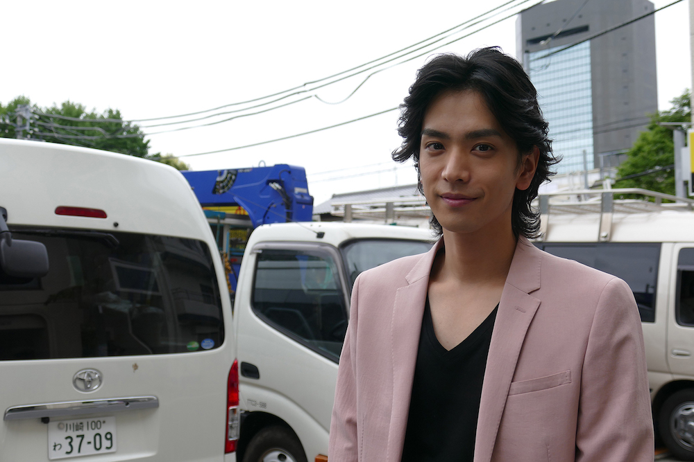 黒羽麻璃央がドラマ『コヒバニ』に登場　超肉食系社長のオラオラぶりを見逃すな イメージ画像