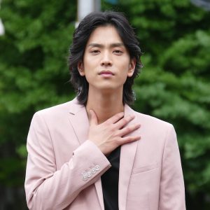 黒羽麻璃央がドラマ『コヒバニ』に登場　超肉食系社長のオラオラぶりを見逃すな イメージ画像