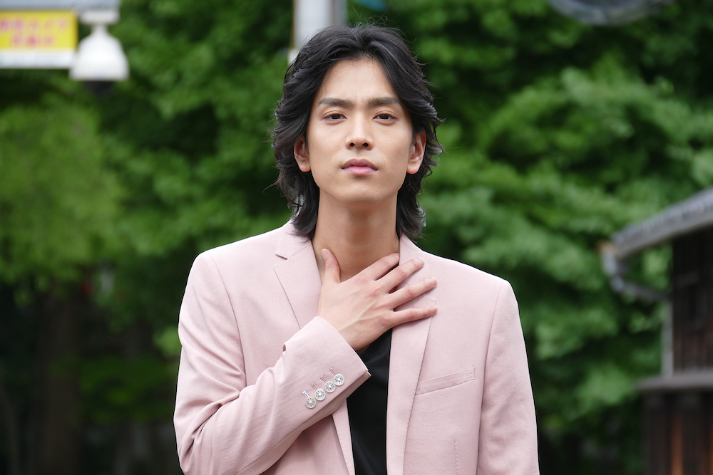 黒羽麻璃央がドラマ『コヒバニ』に登場　超肉食系社長のオラオラぶりを見逃すな イメージ画像
