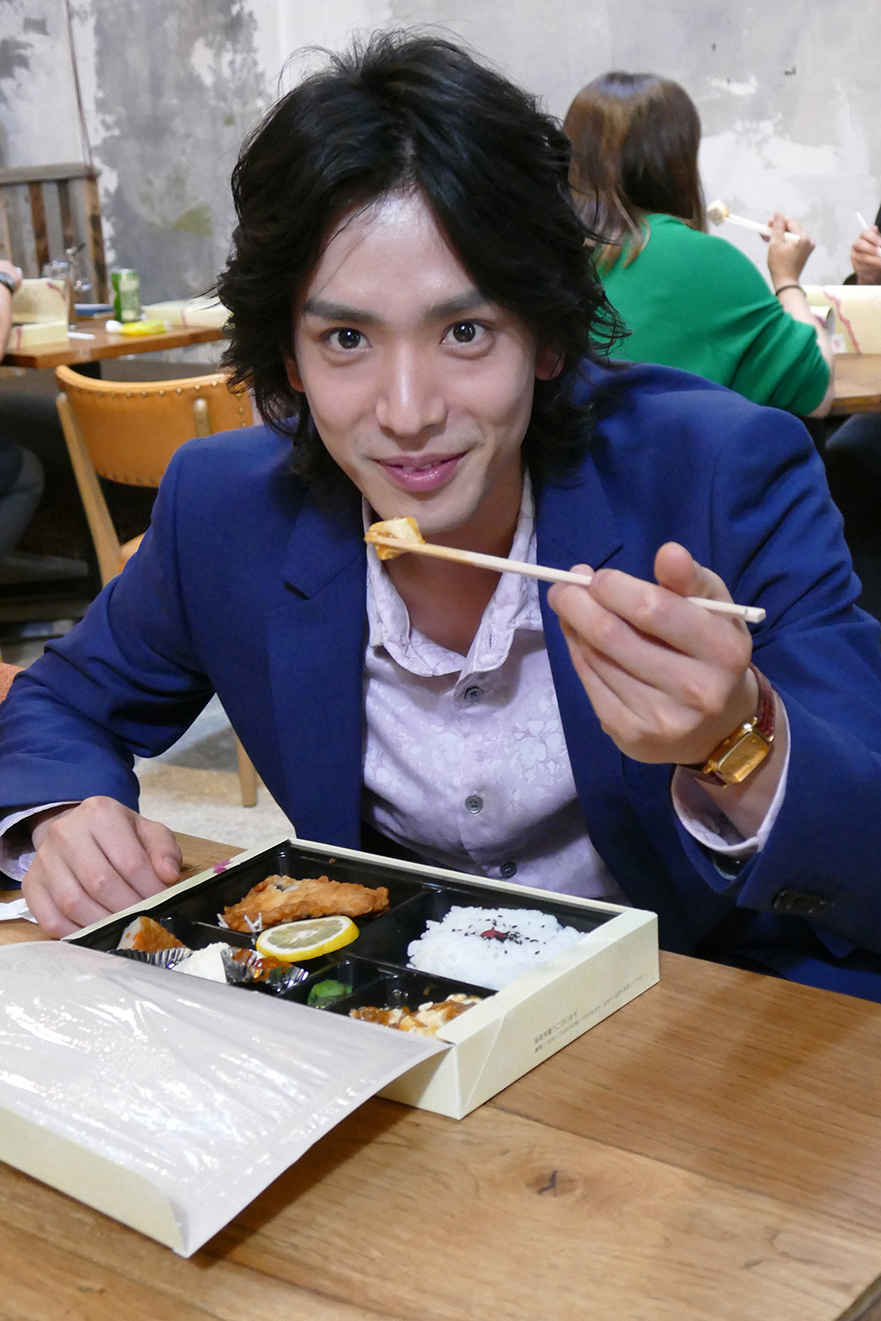 黒羽麻璃央がドラマ『コヒバニ』に登場　超肉食系社長のオラオラぶりを見逃すな イメージ画像