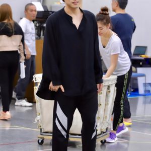 元木聖也「チームは最高。毎日楽しい」　サスペンス喜劇「バンロバ」和気あいあい稽古場レポ イメージ画像