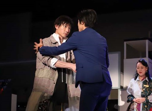 猪野広樹の”完璧な”百貨店マンに事件？　舞台「上にいきたくないデパート」開幕【ゲネレポ】 イメージ画像