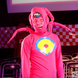 クレイジーすぎるLIVEミュージカル演劇『チャージマン研！』が開幕　細かいことは「気にするな！」 イメージ画像