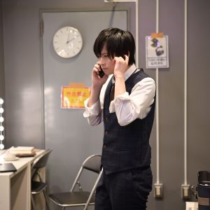 映画と演劇の境界を曖昧に。12台のカメラ、1.2万字の脚本で挑んだ荒牧慶彦の「ひとりしばい」レポ イメージ画像