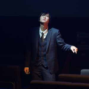 映画と演劇の境界を曖昧に。12台のカメラ、1.2万字の脚本で挑んだ荒牧慶彦の「ひとりしばい」レポ イメージ画像