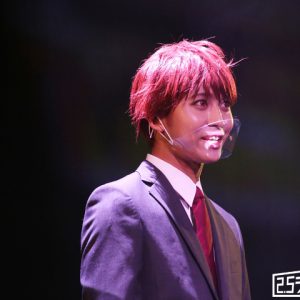 日常と非日常を“言葉”でつなぐ　舞台『真夜中のオカルト公務員』開幕【ゲネプロレポート】 イメージ画像