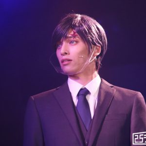 日常と非日常を“言葉”でつなぐ　舞台『真夜中のオカルト公務員』開幕【ゲネプロレポート】 イメージ画像