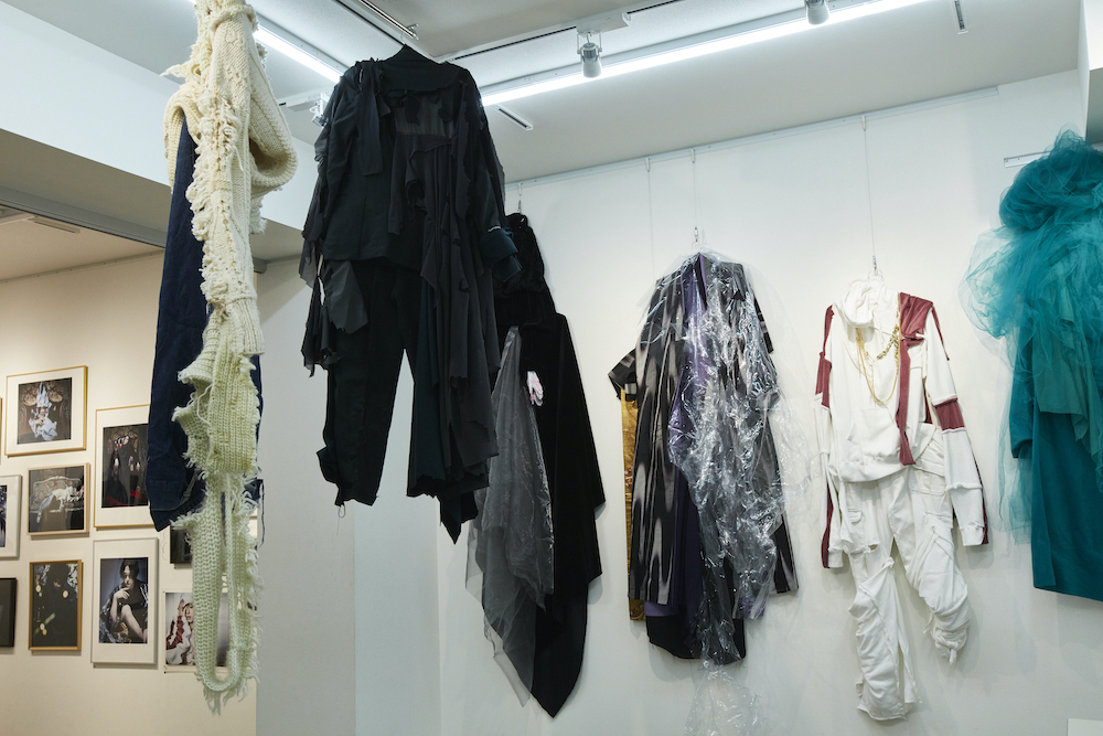 荒木健太朗×山田ジェームス武が華麗なる変身　『WORKS 02』展が開催へ イメージ画像