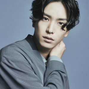 黒羽麻璃央、2021年カレンダー3タイプ発売　自身がプロデュースしたオリジナルパーカーも イメージ画像