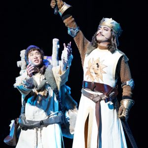 2021年の初笑い、豪華キャストによるミュージカル「モンティ・パイソンのSPAMALOT」本日開幕 イメージ画像