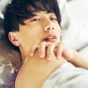 ナチュラルな表情から大人の色気まで…小西詠斗の1st写真集が本日発売 イメージ画像