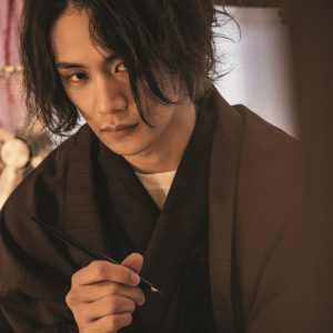 前川優希「毎日に少しの彩りを」　さまざまな職業人に扮するカレンダーブックが発売 イメージ画像