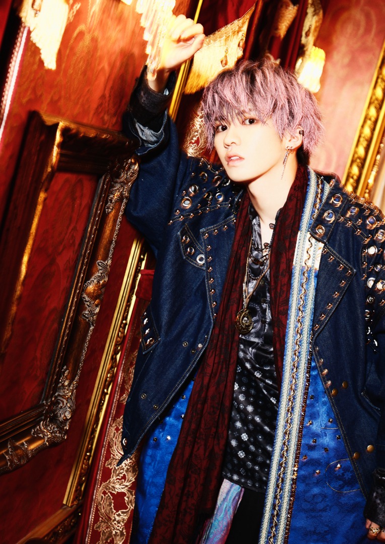 田村升吾の黒スーツ姿が公開、フォトマガジン「Stage Actor Alternative」に登場 イメージ画像
