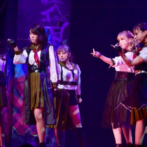 小栗有以の華麗な回し蹴り、舞台「マジムリ学園 蕾-RAI-」開幕　袂を分かつ3人の行く末は… イメージ画像