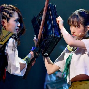 小栗有以の華麗な回し蹴り、舞台「マジムリ学園 蕾-RAI-」開幕　袂を分かつ3人の行く末は… イメージ画像