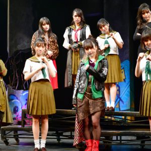 小栗有以の華麗な回し蹴り、舞台「マジムリ学園 蕾-RAI-」開幕　袂を分かつ3人の行く末は… イメージ画像