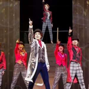 加藤和樹「幸せと喜びを与えられる作品を」　華やかで心躍るミュージカル『BARNUM』開幕 イメージ画像