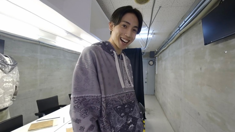 黒羽麻璃央・佐藤流司ら出演、VR専用演劇シリーズ第1弾「SPOOKY!!」場面写真が公開 イメージ画像