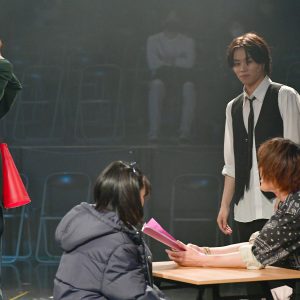 波及する狂気と緊張感、舞台「Another lenz」開幕　配信で描かれる“異なる世界” イメージ画像