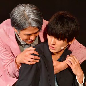 波及する狂気と緊張感、舞台「Another lenz」開幕　配信で描かれる“異なる世界” イメージ画像