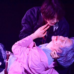 波及する狂気と緊張感、舞台「Another lenz」開幕　配信で描かれる“異なる世界” イメージ画像