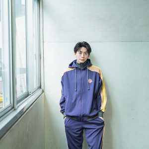 長妻怜央、役者としての今後と理想は？　舞台『タンブリング』で“不器用すぎて愛せる”キャラに イメージ画像