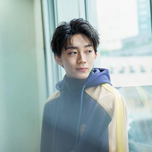 長妻怜央、役者としての今後と理想は？　舞台『タンブリング』で“不器用すぎて愛せる”キャラに イメージ画像