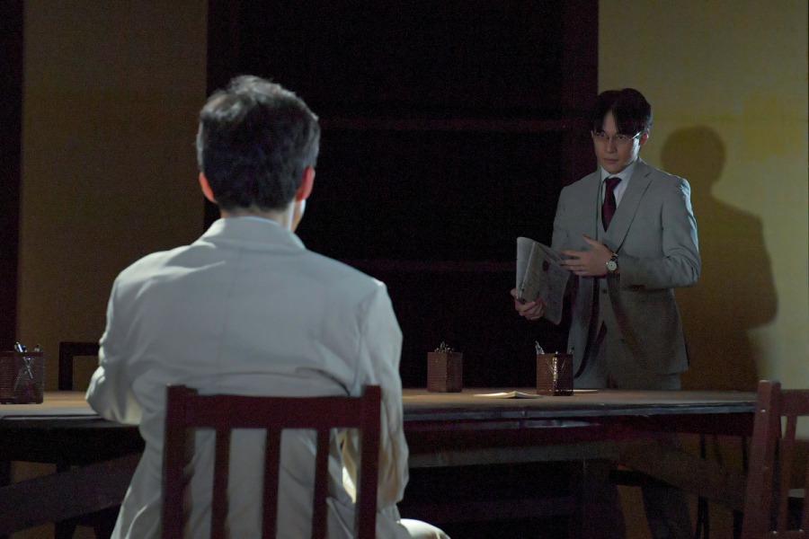 キムラ真「“演劇”が生きる為に必要なんだ」　ナイコン『12人の怒れる男』舞台写真＆コメントが到着 イメージ画像