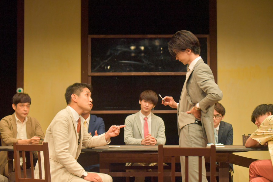 キムラ真「“演劇”が生きる為に必要なんだ」　ナイコン『12人の怒れる男』舞台写真＆コメントが到着 イメージ画像