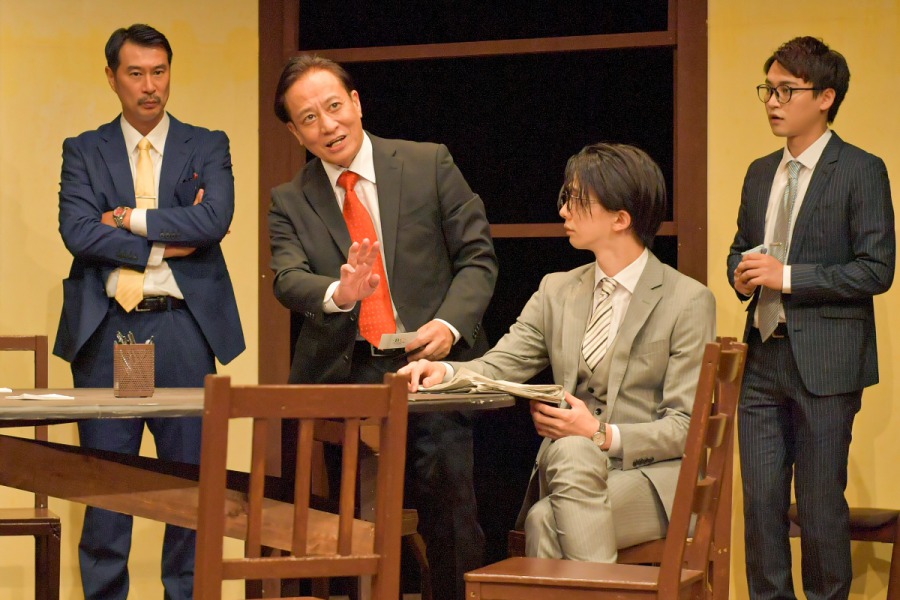 キムラ真「“演劇”が生きる為に必要なんだ」　ナイコン『12人の怒れる男』舞台写真＆コメントが到着 イメージ画像