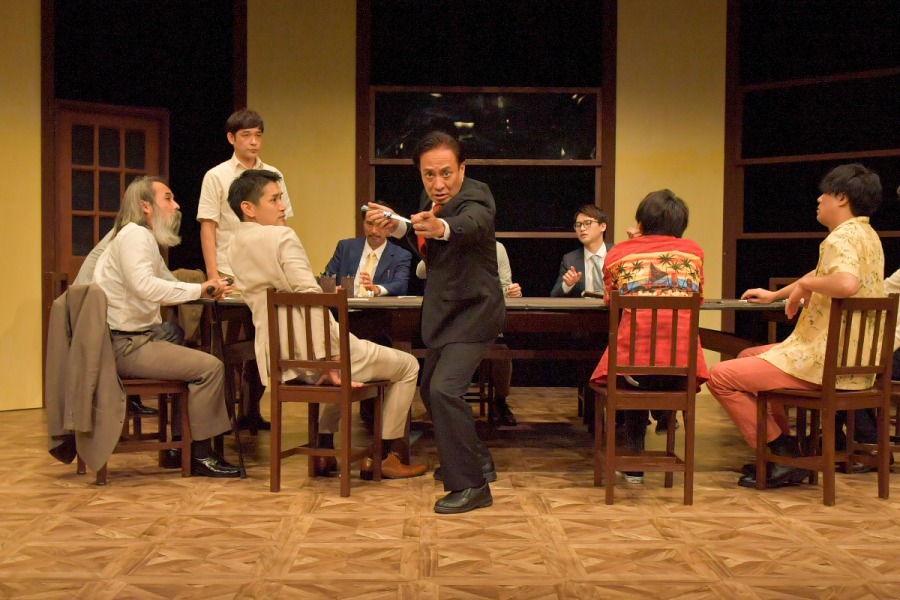 キムラ真「“演劇”が生きる為に必要なんだ」　ナイコン『12人の怒れる男』舞台写真＆コメントが到着 イメージ画像