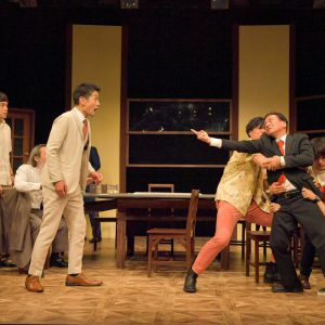 キムラ真「“演劇”が生きる為に必要なんだ」　ナイコン『12人の怒れる男』舞台写真＆コメントが到着 イメージ画像