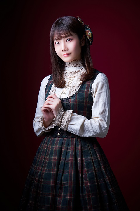 松田彩希・清水麻璃亜らが欧州調の装い　「赤の女王」キャラクタービジュアルが解禁 イメージ画像