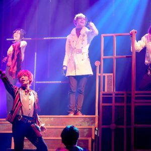 舞台『魔法使いの約束』第3章がいよいよ開幕！ 舞台写真＆キャストコメントを公開 イメージ画像