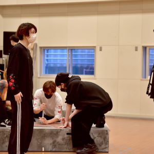 愉快に生きていこうーーいよいよ大詰め、舞台「無人島に生きる十六人」稽古場レポート イメージ画像