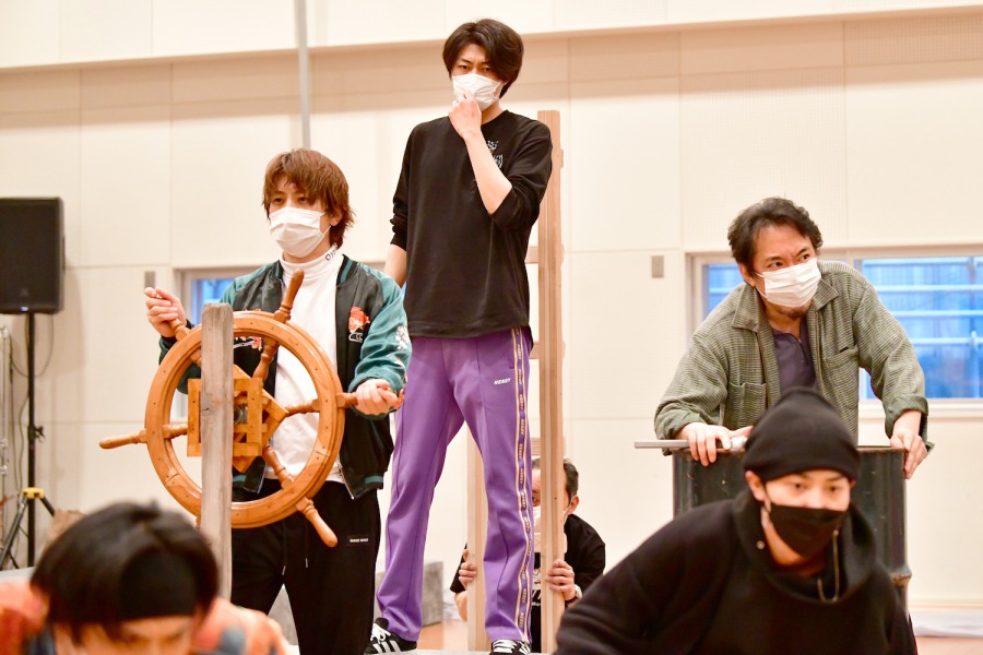 愉快に生きていこうーーいよいよ大詰め、舞台「無人島に生きる十六人」稽古場レポート イメージ画像