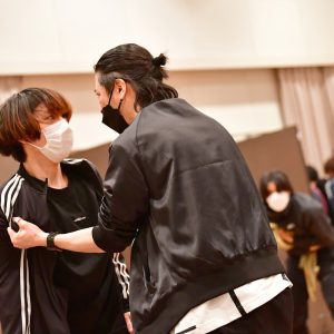 愉快に生きていこうーーいよいよ大詰め、舞台「無人島に生きる十六人」稽古場レポート イメージ画像