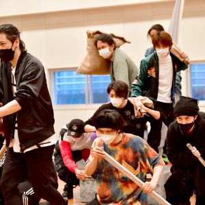 愉快に生きていこうーーいよいよ大詰め、舞台「無人島に生きる十六人」稽古場レポート イメージ画像