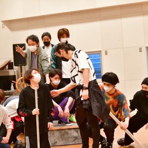 愉快に生きていこうーーいよいよ大詰め、舞台「無人島に生きる十六人」稽古場レポート イメージ画像