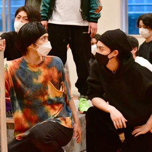 愉快に生きていこうーーいよいよ大詰め、舞台「無人島に生きる十六人」稽古場レポート イメージ画像