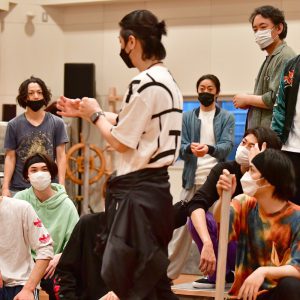 愉快に生きていこうーーいよいよ大詰め、舞台「無人島に生きる十六人」稽古場レポート イメージ画像