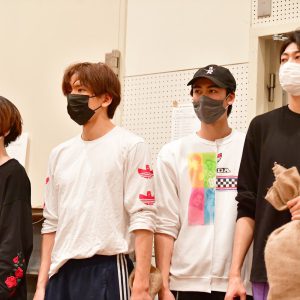 愉快に生きていこうーーいよいよ大詰め、舞台「無人島に生きる十六人」稽古場レポート イメージ画像